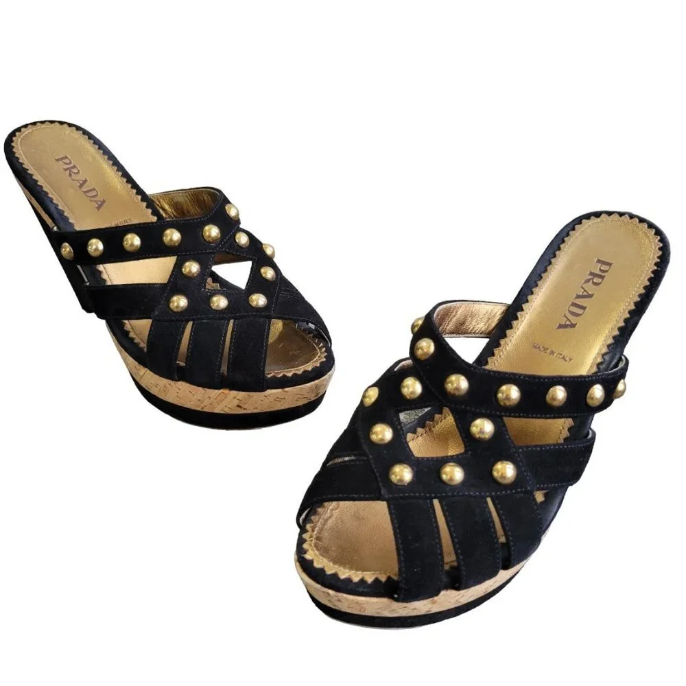 Prada Scamosciato Heels—hard to find! Size 36.5 - Picture 2 of 12